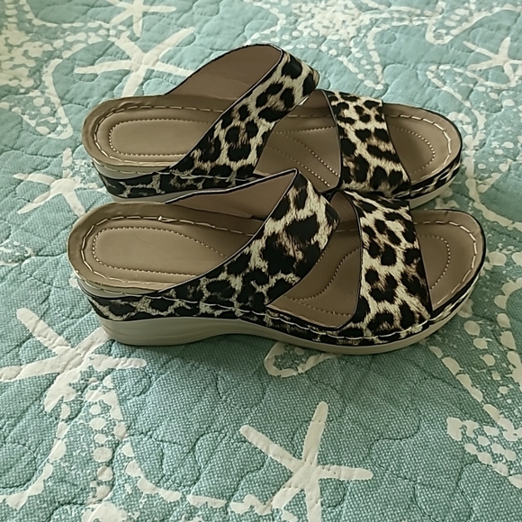 Sandals - Picture 2 of 4